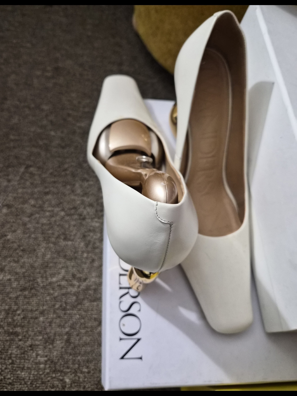 JW ANDERSON Cream Pumps with Gold Sculptural Heel - Picture 3 of 6